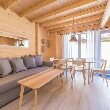 Miedzy Sosnami 山林小屋 *