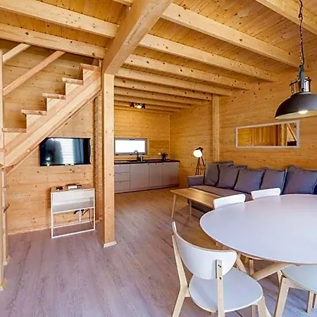 Miedzy Sosnami Orman Evi