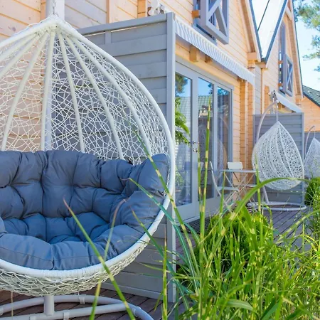 Miedzy Sosnami Chata